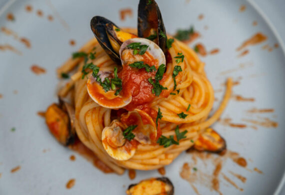 piatto-spaghettoni-sugo-cozze-e-vongole-0